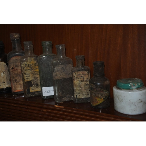 223 - A lot of vintage glass and ceramic bottles.