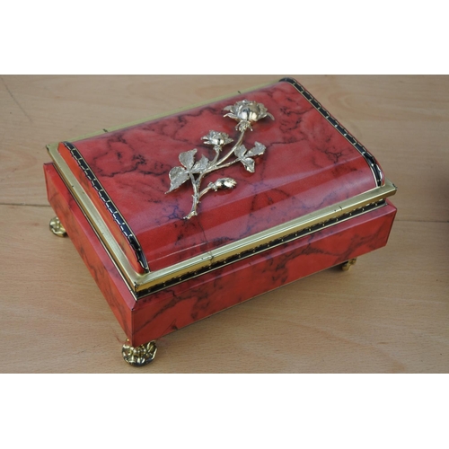 280 - A vintage jewellery box.