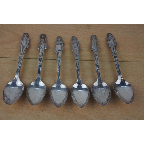 281 - A stunning set of six vintage silver plated named teaspoons.