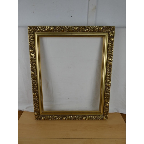 360 - A gilt framed wall mirror. Approx 63x51cm.