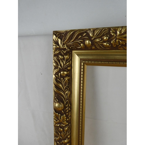 360 - A gilt framed wall mirror. Approx 63x51cm.