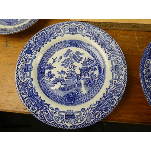 389 - A large collection of blue and white ware to include Spode and more.