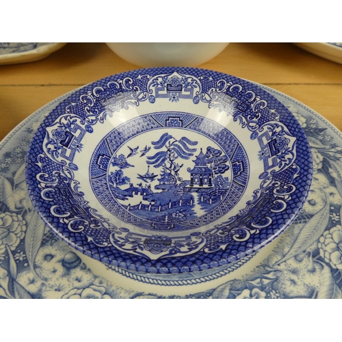 389 - A large collection of blue and white ware to include Spode and more.