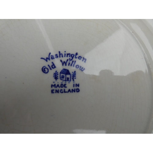 389 - A large collection of blue and white ware to include Spode and more.