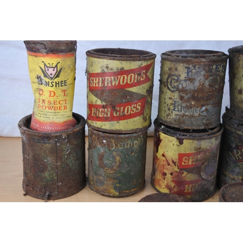 400 - A lot of vintage collectors tins.