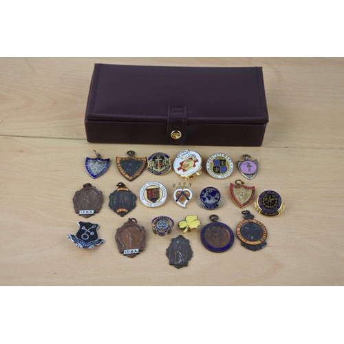 437 - An assorted lot of badges and medals,