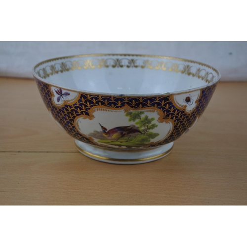 438 - An antique bowl with hand painted birds (a/f),