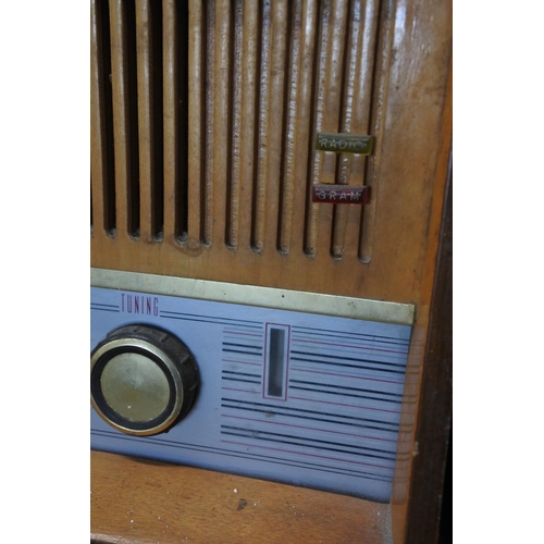 473 - A vintage Telemish radio.