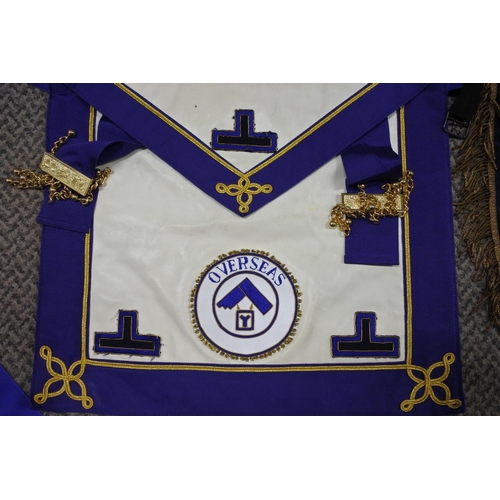 495 - A lot of Masonic aprons.