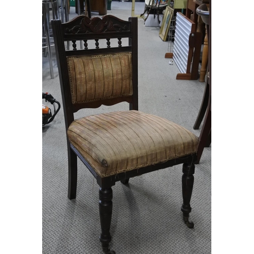 499 - An antique mahogany framed hall chair.