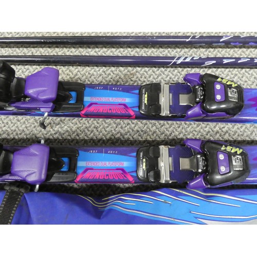 128 - A pair of Salomon snow skis and storage bag. Approx 187cm.