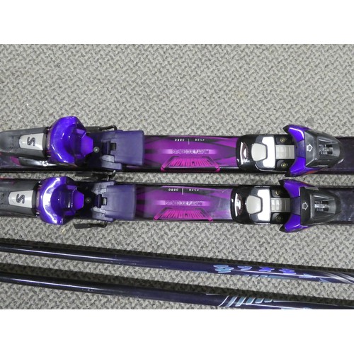 128B - A pair of Salomon snow skis. Approx 187cm.