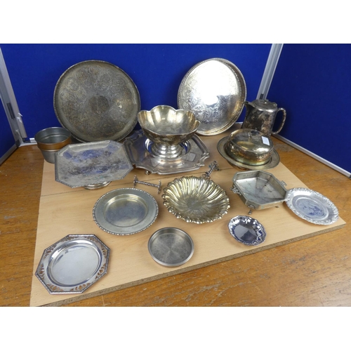 535 - A box of silver plate ware.