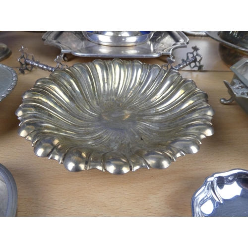 535 - A box of silver plate ware.