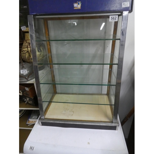 562 - A stunning vintage shop display cabinet with four glass shelves.