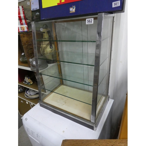 562 - A stunning vintage shop display cabinet with four glass shelves.