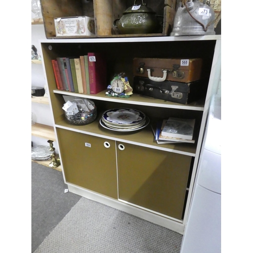 564 - A vintage display cabinet with sliding doors.