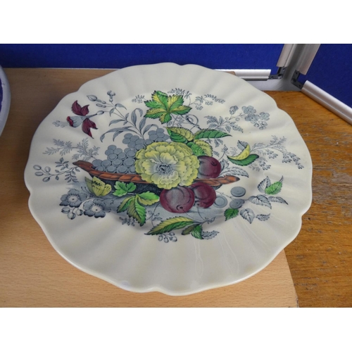 566 - An antique Chines plate and five others.