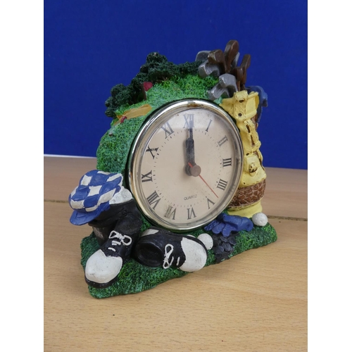 569 - A golf themed clock.