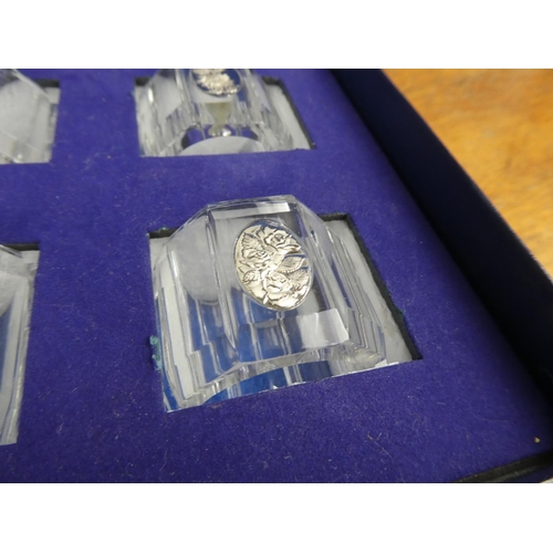 586 - A stunning boxed Franklin Mint set of 6 'Flower' napkin rings with certificate.