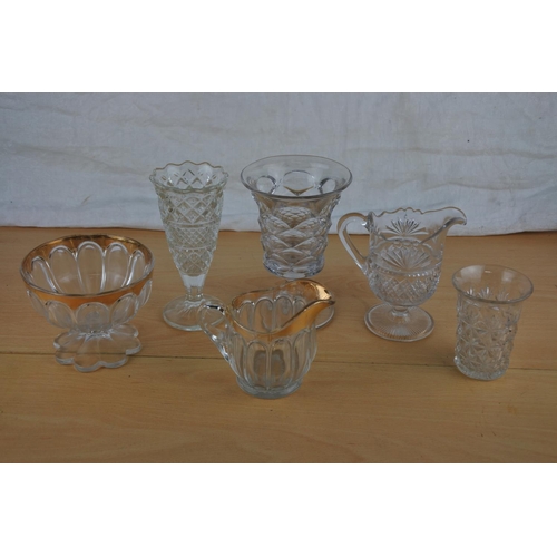 611 - A lot of vintage glassware.