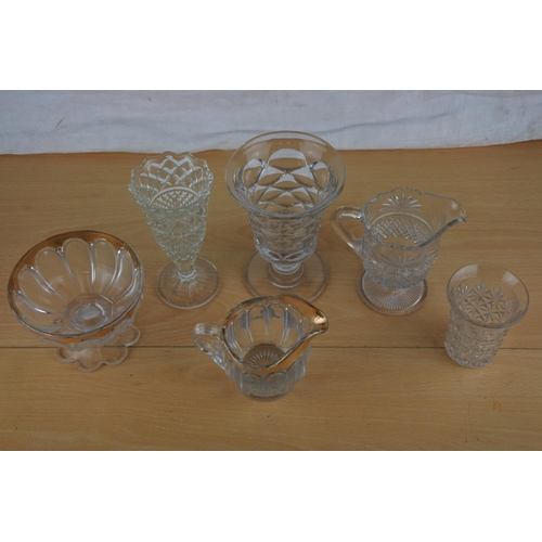 611 - A lot of vintage glassware.