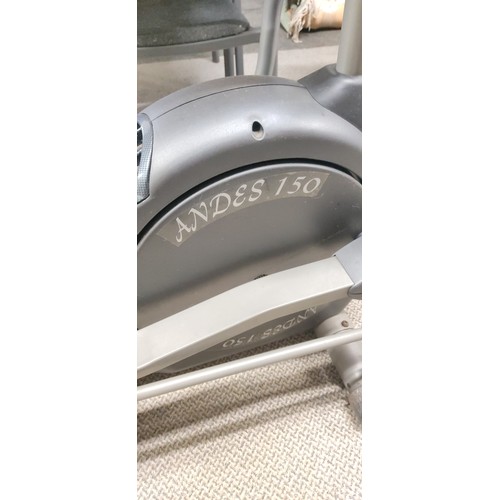 407 - A Horizon Fitness Andes 150 cross trainer exercise machine.