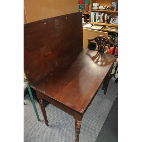 447 - An antique turn over leaf table.