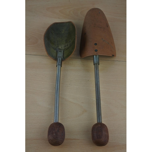 37 - A pair of Dasco Shoemaster shoe stretchers.