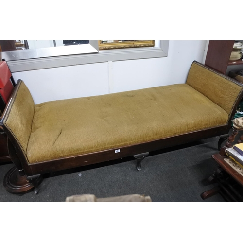 103 - An antique mahogany daybed. Approx 187x72x77cm.