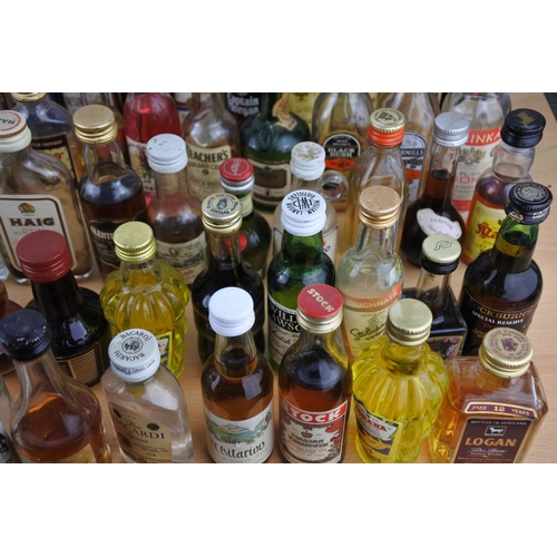 118 - A large quantity of miniature whiskey and spirit bottles (a/f).