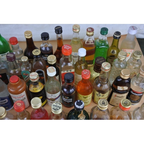 118 - A large quantity of miniature whiskey and spirit bottles (a/f).