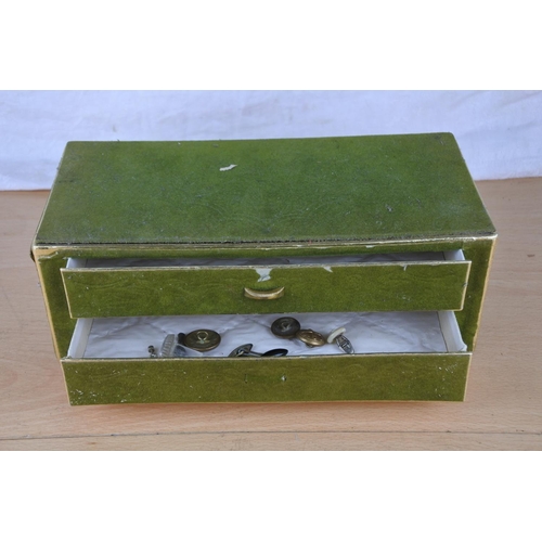 580 - A vintage jewellery box and some jewellery, buttons etc.