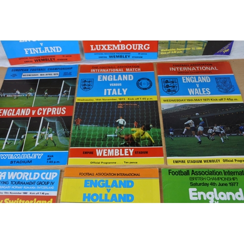 582 - A lot of vintage football brochures to include Northern Ireland v Romania dated 12 September 1984.