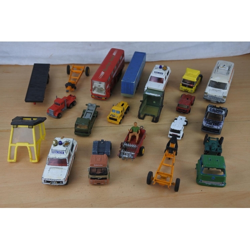 585 - A lot of vintage toy cars and buses.