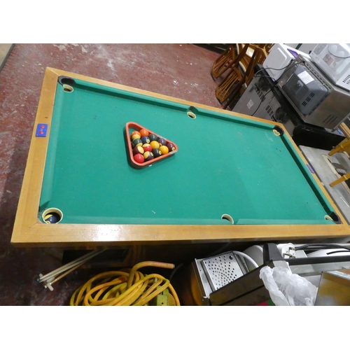 621 - A vintage pool table. Approx 175x99x80cm.