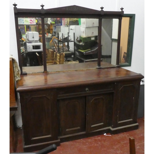 622 - A stunning antique mahogany sideboard with mirror back in need of some slight restoration. Approx 18... 