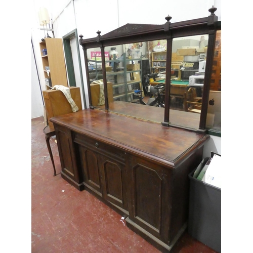 622 - A stunning antique mahogany sideboard with mirror back in need of some slight restoration. Approx 18... 