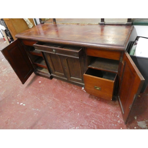 622 - A stunning antique mahogany sideboard with mirror back in need of some slight restoration. Approx 18... 