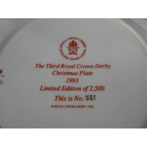 85 - A stunning Royal Crown Derby limited edition Christmas plate 381/2500.