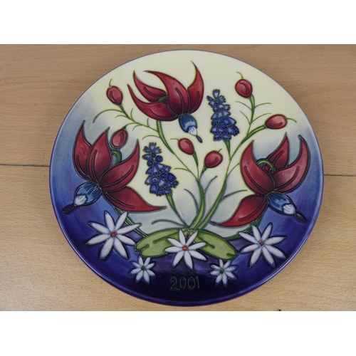 86 - A stunning Moorcroft limited edition plate 569/750.