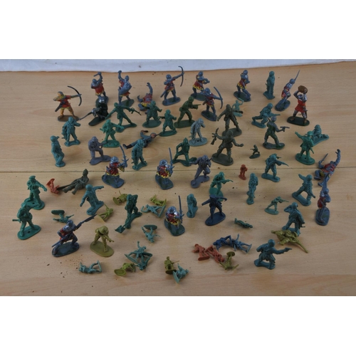 519 - A large assortment of toy soldiers.