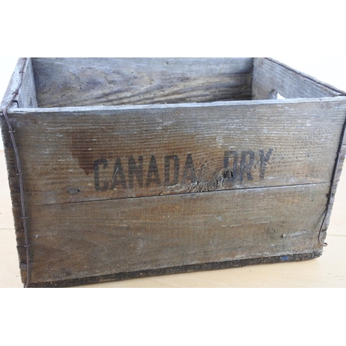 521 - A vintage Canada Dry wooden crate, measuring 36cm x 21cm x 26cm.