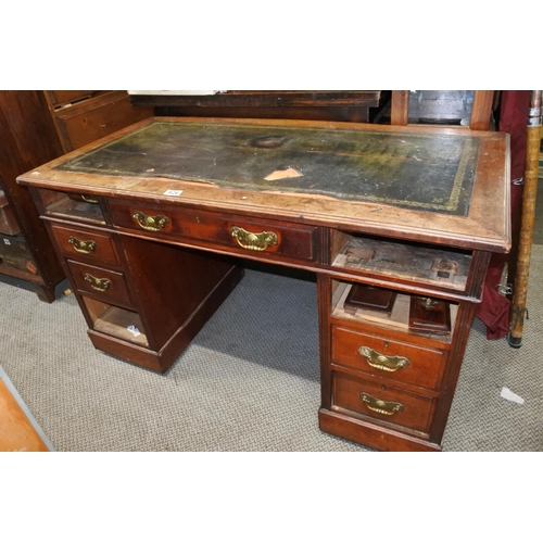 526 - An antique pedestal desk with green leather top. In need of restoration, measuring 120cm x 76cm x 61... 