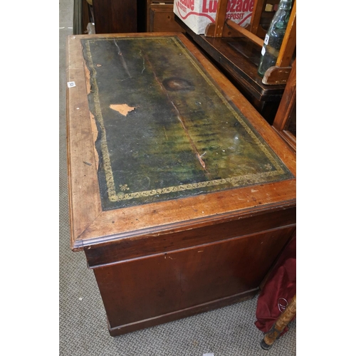 526 - An antique pedestal desk with green leather top. In need of restoration, measuring 120cm x 76cm x 61... 