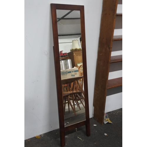 530 - A cheval mirror, measuring 40cm x 146cm.