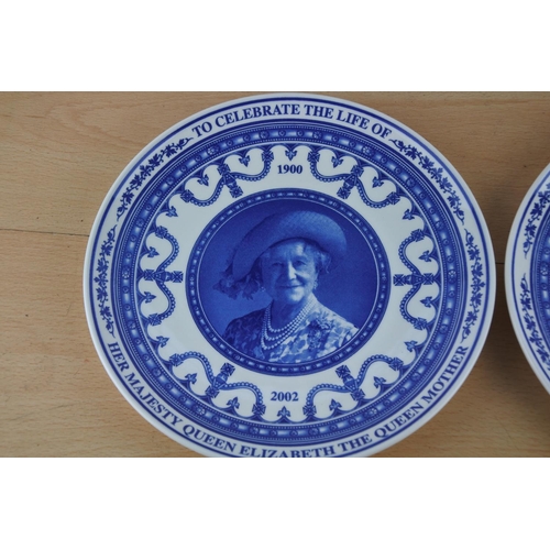 64 - A pair of Wedgwood collectors plates commissioned for the Daily Mail and The Mail 'To Celebrate the ... 