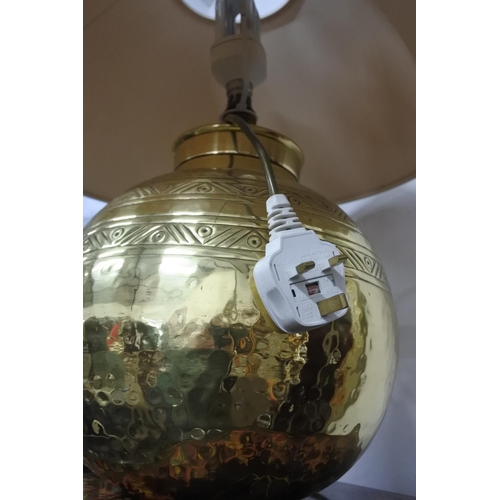 86 - A stunning large brass based table lamp and shade, measuring 50cm in height.