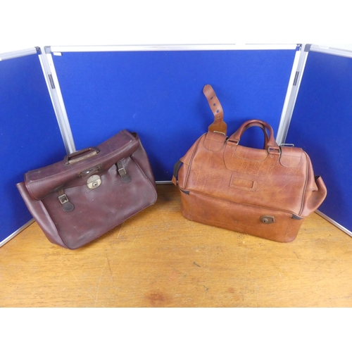 101 - Two vintage luggage cases.