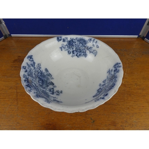 106 - An antique blue and white basin